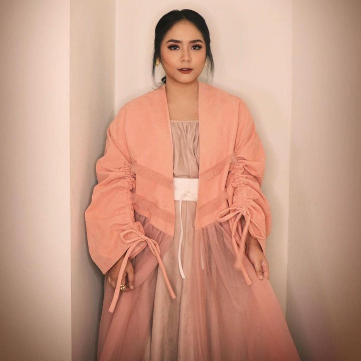 <p>Tak banyak yang berubah dari sosok Gita Gutawa. Ia masih memiliki paras yang cantik namun lebih dewasa. (Foto: Instagram @gitagut)</p>