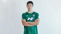 <p>Timnas Korea Selatan melawan Uruguay dalam laga pembuka Grup H Piala Dunia 2022, Bunda. Selain sengitnya upaya para pemain untuk mengejar kemenangan, ternyata perhatian penonton turut tersita pada Cho Gue Sung.(Foto: Instagram @jeonbuk1994)<br /><br /><br /></p>