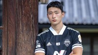 <p>Melalui media sosial TikTok dan Twitter, Cho Gue Sung lantas menjadi perbincangan hangat. Netizen Indonesia tak lupa meninggalkan jejak komentar berupa pujian, nih. "Ganteng mas," tulis @khapr*****. (Foto: Instagram @jeonbuk1994)<br /><br /><br /></p>