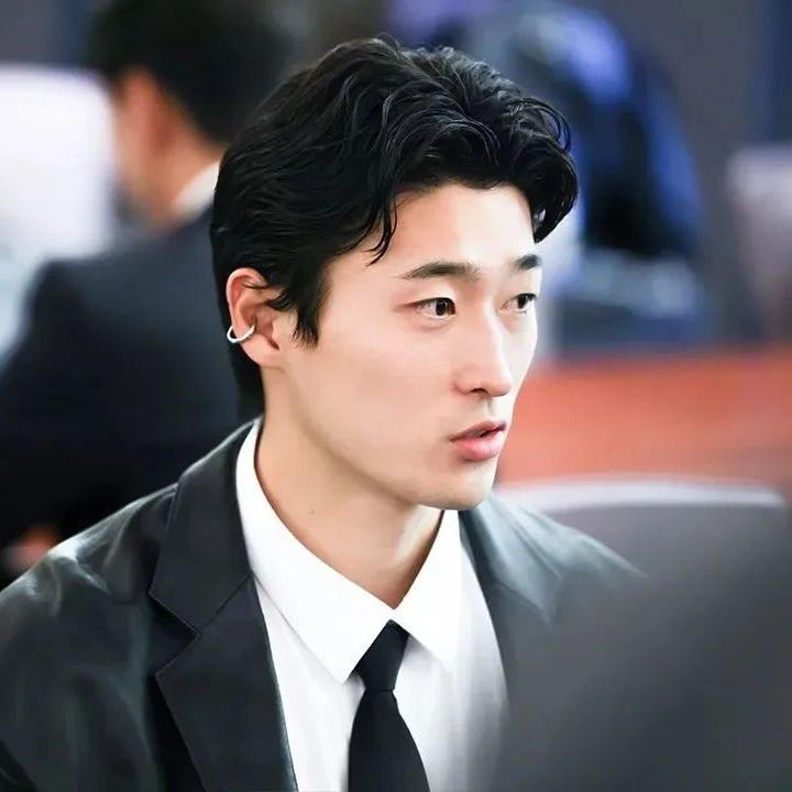 <p>Dilansir <em>Nate News</em>, Cho Gue Sung sudah terkenal di kalangan penggemar K-League, Bunda. Ia juga diakui sebagai pencetak gol terbanyak dengan 17 gol (5 assist) di K League 1 pada musim 2022. (Foto: Instagram @jeonbuk1994)<br /><br /><br /></p>