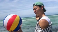 <p>Bagaimana menurut Bunda? Cho Gue Sung lebih mirip aktor drakor atau idola K-Pop? (Foto: Instagram @whrbtjd)</p>