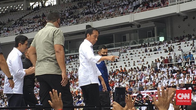Presiden Jokowi mengatakan masyarakat harus ekstra hati hati memilih pada Pilpres 2024 dan menyarankan sosok yang dipilih adalah yang memikirkan rakyatnya.