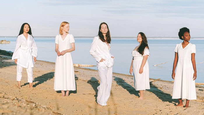 img-title Coba Terapkan Tips Outfit Sesuai Bentuk Tubuhmu Ini Beauties, Biar Penampilanmu Makin Menawan