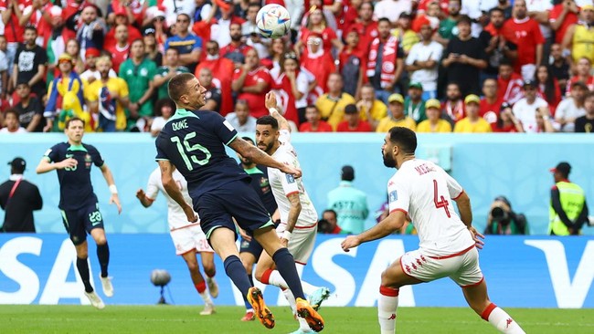 Australia unggul 1-0 atas Tunisia hingga akhir babak pertama laga Grup D Piala Dunia 2022 di Stadion Al Janoub, Al Wakrah, Sabtu (26/11).