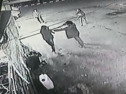 Pedagang di Palembang Nyaris Tewas Dibacok-Dipukul Secara Brutal