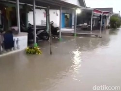 Sungai di Jember Meluap, 600 Rumah Warga Desa Ngampelrejo Terdampak