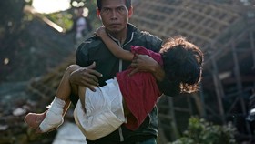 FOTO: Unjuk Gigi Relawan Jokowi hingga Demo Warga Kampung Bayam