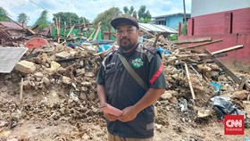 Warga Cianjur Pilih Tidur di Dekat Reruntuhan Rumah Khawatir Maling