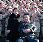 Kontroversi Putri Kim Jong Un Pakai Jaket Dior di Tengah Laporan Bencana Kelaparan di Korea Utara