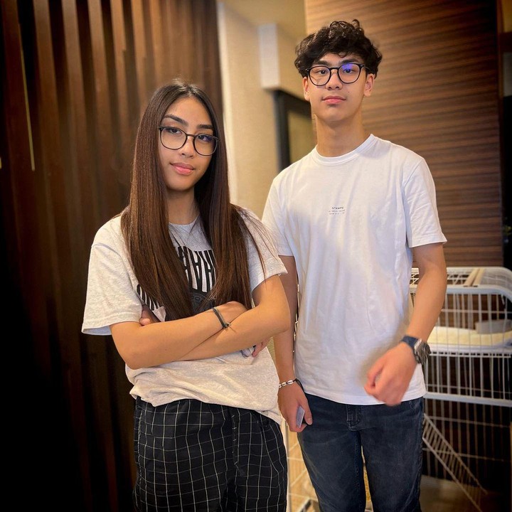 <p>Khayra juga sangat dekat dengan sang Kakak, Khayru. Khayru sendiri dinilai sangat protektif pada sang adik, lho. (Foto: Instagram: @gunawan_sudrajat_real)<br /><br /><br /></p>