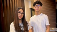 <p>Khayra juga sangat dekat dengan sang Kakak, Khayru. Khayru sendiri dinilai sangat protektif pada sang adik, lho. (Foto: Instagram: @gunawan_sudrajat_real)<br /><br /><br /></p>