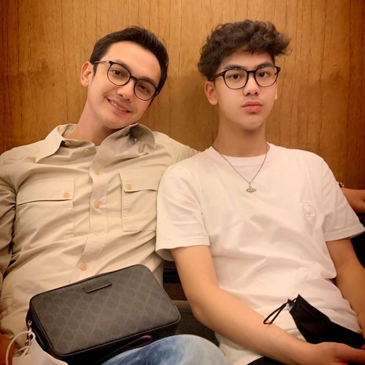 <p>Anak pertama Gunawan Sudrajat dan Sybilla Ernova Hartoto Hardikusumo, yakni Adhna Khayru Akyela Hardikusumo alias Khayru saat ini mengenyam pendidikan di bangku perkuliahan. Ia diketahui terdaftar di Monash University, Australia. (Foto: Instagram: @gunawan_sudrajat_real)</p>
