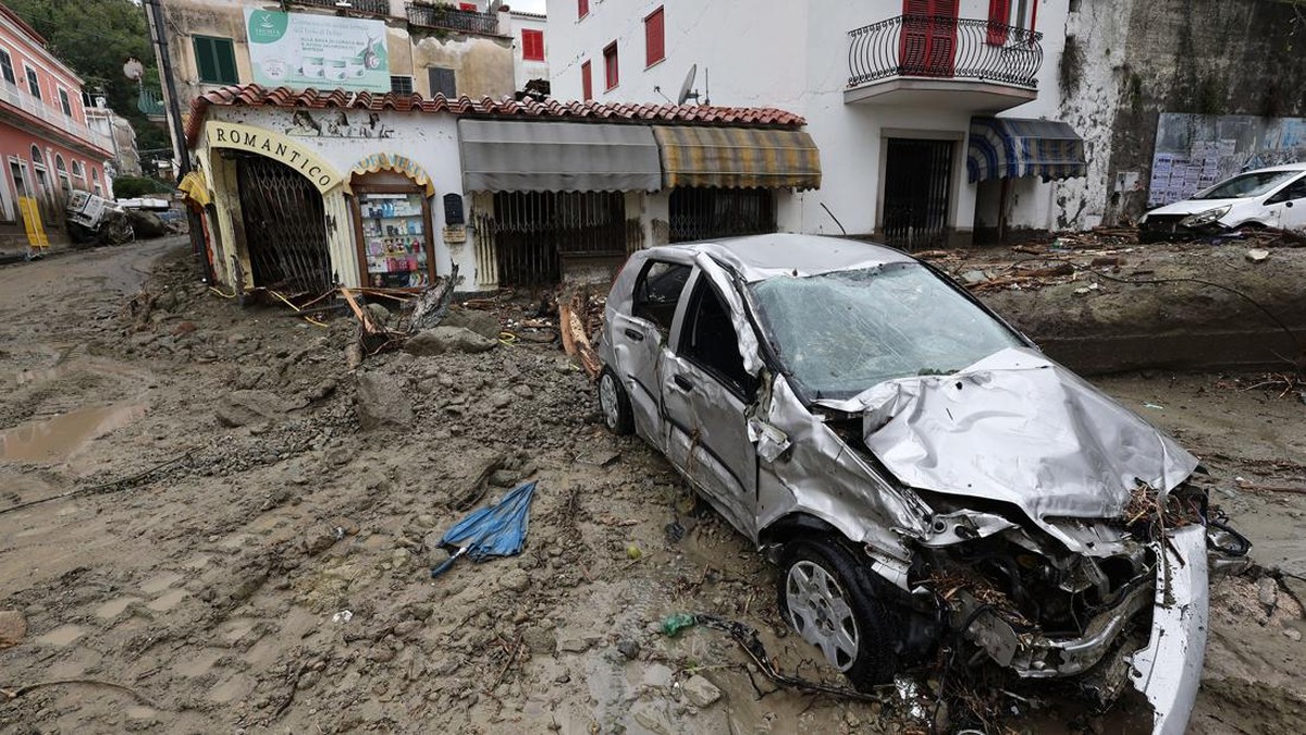 FOTO: Luluh Lantak Pulau Ischia Italia Setelah Diterjang Longsor