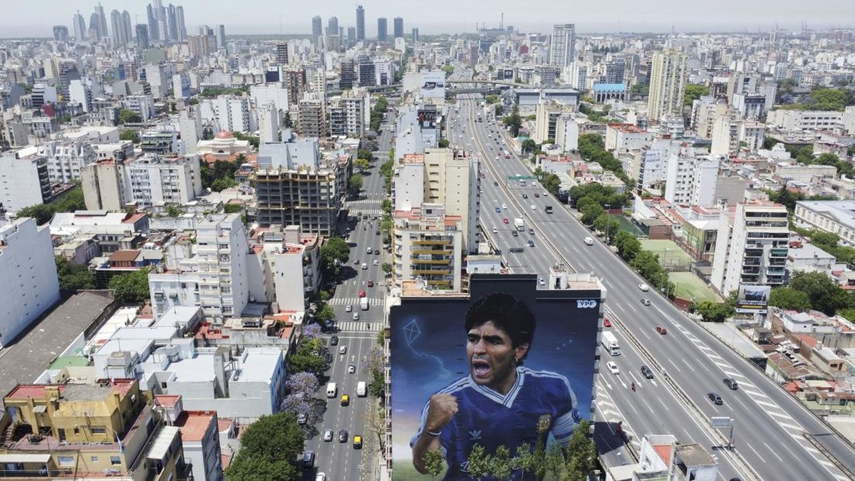 FOTO: Mural 2 Tahun Kematian Maradona di Penjuru Argentina