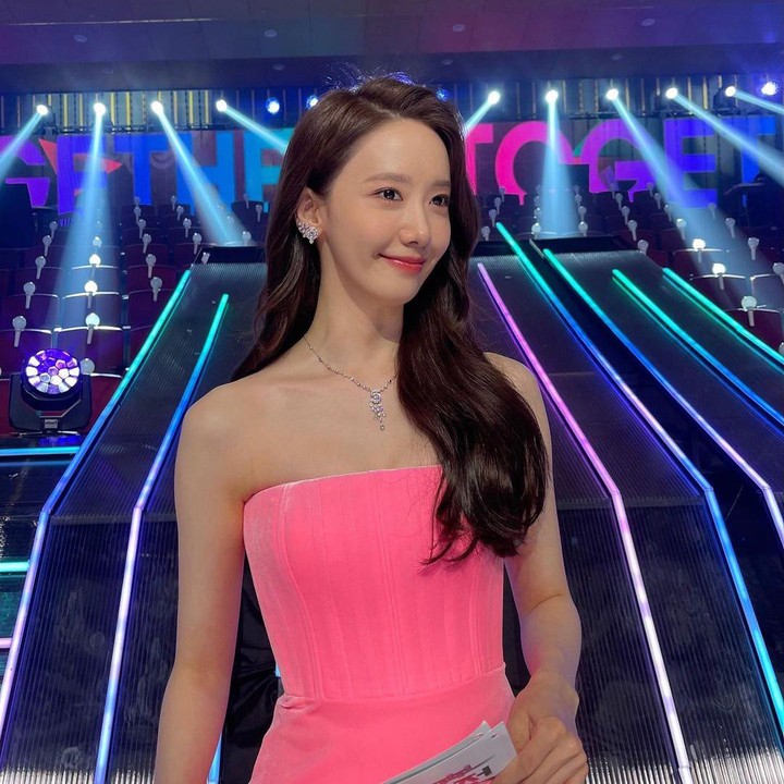 <p>Yoona juga telah mendapatkan beragam penghargaan pada<em> Blue Dragon Film Awards</em> tahun-tahun sebelumnya, Bunda. Salah satunya adalah Best Actress. (Foto: Instagram: @yoona__lim)</p>