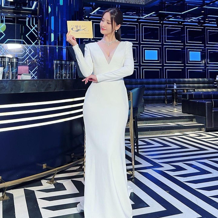 <p>Ajang penghargaan Korea, <em>Blue Dragon Film Awards,</em> kembali digelar. Kali ini, aktris sekaligus penyanyi, Lim Yoona, turut menarik perhatian.  (Foto: Instagram: @yoona__lim)</p>