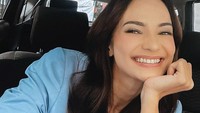 <p>Enzy mengatakan sang Bunda adalah contoh yang membuatnya sukses seperti saat ini. Sang Bunda pun turut menasihatinya untuk bekerja dengan tulus dan ikhlas. (Foto: Instagram: @enzystoria)</p>