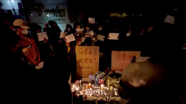 Demonstrasi menuntut Presiden Xi Jinping mundur pecah di kota-kota besar di China sepanjang akhir pekan, peristiwa yang dianggap langka di Negeri Tirai Bambu.