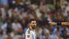 Canelo Ingin Hajar Messi Gegara Geser Jersey Meksiko Pakai Kaki