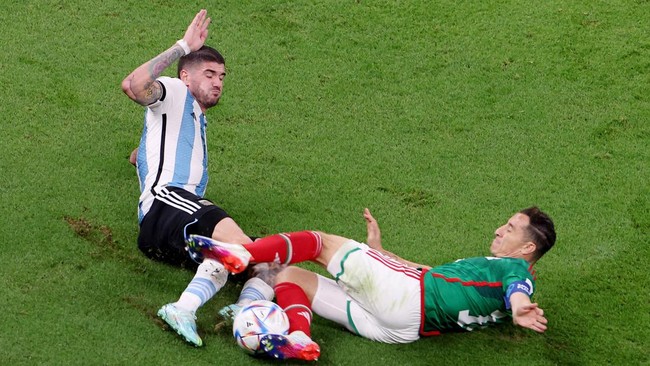 Argentina bermain imbang dengan Meksiko dalam laga babak pertama fase grup Piala Dunia 2022 di Stadion Lusail Iconic, Minggu (27/11).