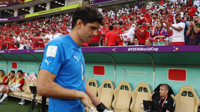 Terjadi pergantian kiper yang misterius sebelum Maroko mengemas kemenangan penting atas Belgia dalam laga fase grup Piala Dunia 2022.
