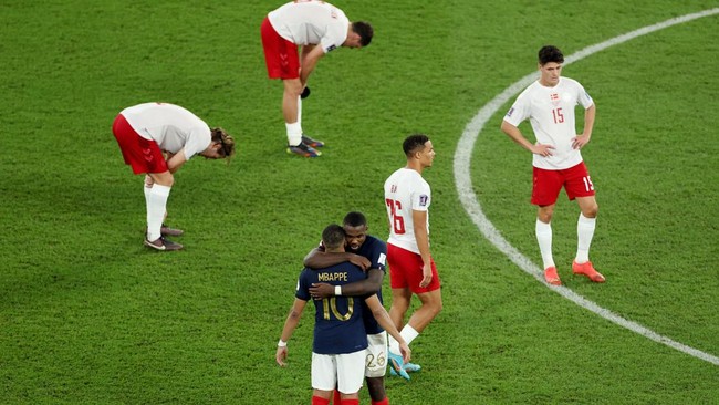 Baik Australia maupun Denmark sama-sama mengincar satu tiket tersisa untuk ke babak 16 besar menyusul Prancis yang telah lebih dulu lolos.
