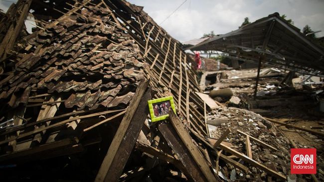 Bupati Cianjur Herman Suherman meminta maaf terkait pernyataannya yang menyebut bencana membawa berkah usai gempa bumi mengguncang wilayahnya.