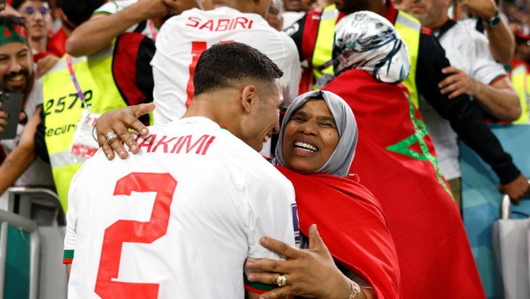 Achraf Hakimi DOHA, QATAR - NOVEMBER 27: Achraf Hakimi of Morocco celebrates after his side's 2-0 victory with family after the FIFA World Cup Qatar 2022 Group F match between Belgium and Morocco at Al Thumama Stadium on November 27, 2022 in Doha, Qatar. (Photo by Adam Pretty - FIFA/FIFA via Getty Images)