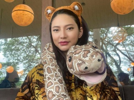 7 Potret Baby Shower Nadia Saphira Bertema Harimau, Hamil Anak Laki-laki?