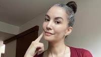Potret 4 Artis Tak Malu Unggah Foto Rambut Beruban, Nadya Hutagalung hingga Nirina Tetap Cantik