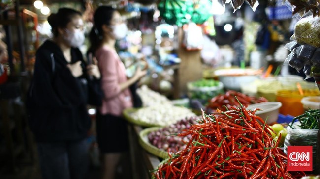Harga bahan pangan di semua pasar Indonesia kompak terkerek menjelang perayaan Tahun Baru 2023.
