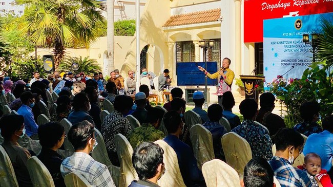 Sosialisasi Dokumen Perjalanan RI disampaikan oleh perwakilan Ditjen Imigrasi pada kurang lebih 300 WNI yang hadir di Wisma Duta KBRI Khartoum, Sudan.