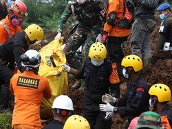 Jasad Ayah dan Anak Ditemukan Tertimbun Longsor Gempa Cianjur