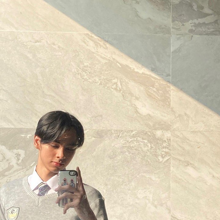 <p>Ya, tak sedikit dari netizen yang mengagumi ketampanannya dan meninggalkan pujian tersebut di kolom komentar. "Tinggi dan ganteng sama kyk bpknya attar syah waktu masih muda," ujar akun @kini****. (Foto: Instagram @fattahsyah)<br /><br /><br /></p>