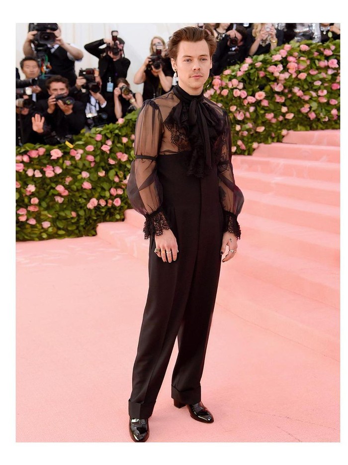 Penyanyi asal Inggris sekaligus anggota One Direction yaitu Harry Styles sukses menggelar konser bertajuk Love on Tour di Seoul, Korea Selatan pada Senin, (20/3) lalu./ Foto: instagram.com/gucci