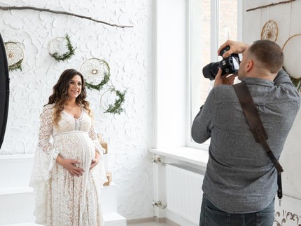 Bumil Ingin Lakukan Foto Maternity? Ketahui Waktu Tepat agar Baby Bump Jelas Terlihat