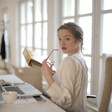 5 Kepribadian Ini Menunjukkan Kamu adalah Perempuan Cerdas di Lingkunganmu, Miliki Salah Satunya Beauties?