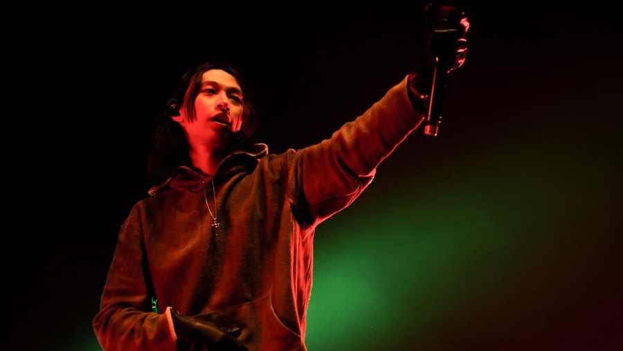 Keshi AUCKLAND, NEW ZEALAND - NOVEMBER 18: Casey Luong aka keshi performs at Spark Arena on November 18, 2022 in Auckland, New Zealand. (Photo by Dave Simpson/WireImage)