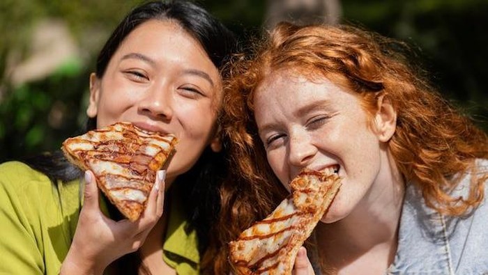 img-title Kalau Mau Terlihat Cantik Awet Muda, 7 Makanan Ini Perlu Kamu Hindari Agar Kulit Tetap Sehat dan Nggak Cepat Menua!