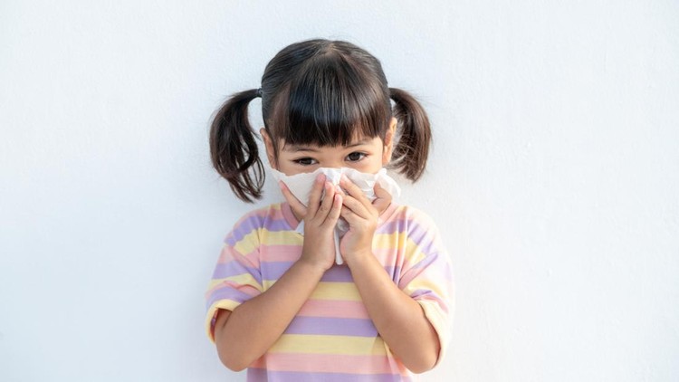 Mengenal Pneumonia pada Anak: Penyebab, Cara Mengatasi, dan Pantangan Makanan