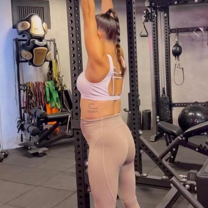 <p>Pada usia 28 minggu kehamilannya, Jennifer melakukan olahraga dengan beberapa <em>workout</em>. Bahkan ia juga menuliskan list latihannya melalui postingan instagram. (Foto: Instagram/ jenniferbachdim)</p>