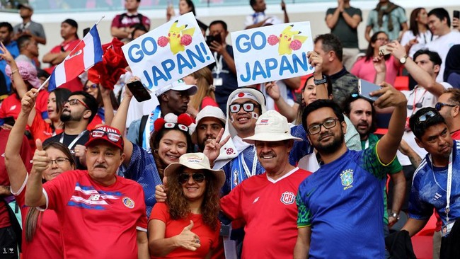 Televisi China menyensor tayangan penonton Piala Dunia 2022 di Qatar tak memakai masker, Minggu (27/11), ketika demonstrasi menolak lockdown Covid meluas.