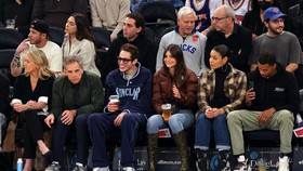 Makin Mesra, Pete Davidson dan Emily Ratajkowski Nonton NBA Bareng