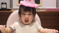 <p>"Gemeshnya bayiii. Selamat bertambah umur ya Nakeya," kata seorang netizen. "Selamat ulang tahun anak cantik," tutur yang lainnya. (Foto: Instagram: @riafinola)</p>