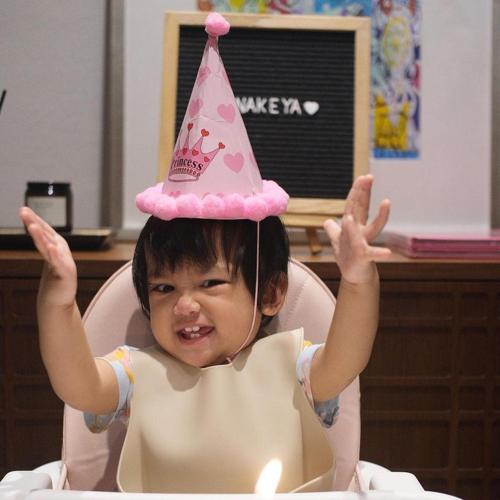 <p>Penyanyi Nola B3 dikaruniai anak keempat pada 26 November 2021, Bunda. Bayi perempuan ini pun diberi nama Aladya Odetta Nakeya Ayu. (Foto: Instagram: @riafinola)</p>