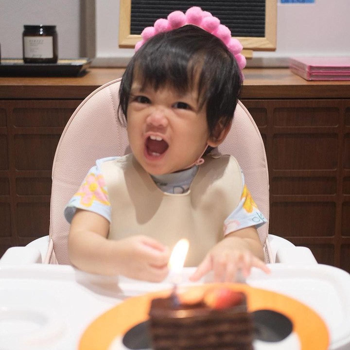 <p>Kini, usia Nakeya sudah genap 1 tahun. Di usia Nakeya ini, Nola berharap agar sang anak selalu sehat, bahagia, aman, dan nyaman. (Foto: Instagram: @riafinola)</p>
