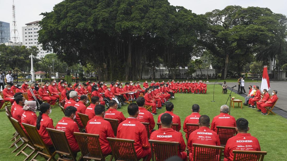 FOTO: Jokowi Guyur Atlet ASEAN Para Games Bonus Rp309 Miliar
