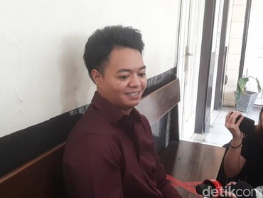 img-title Bantah Pacaran dengan Rachel Florencia, Reza Arap: Bukan Dia, Ada yang Lain