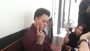 Masih Proses Cerai, Reza Arap Dapat Pertanyaan Intim dari Netizen
