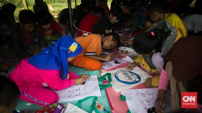 Wakil Ketua Kelompok Kerja Bakti Polda Metro Jaya Cianjur, AKBP Iver Mannosoh mengatakan trauma muncul lantaran masih sering terjadi gempa susulan.